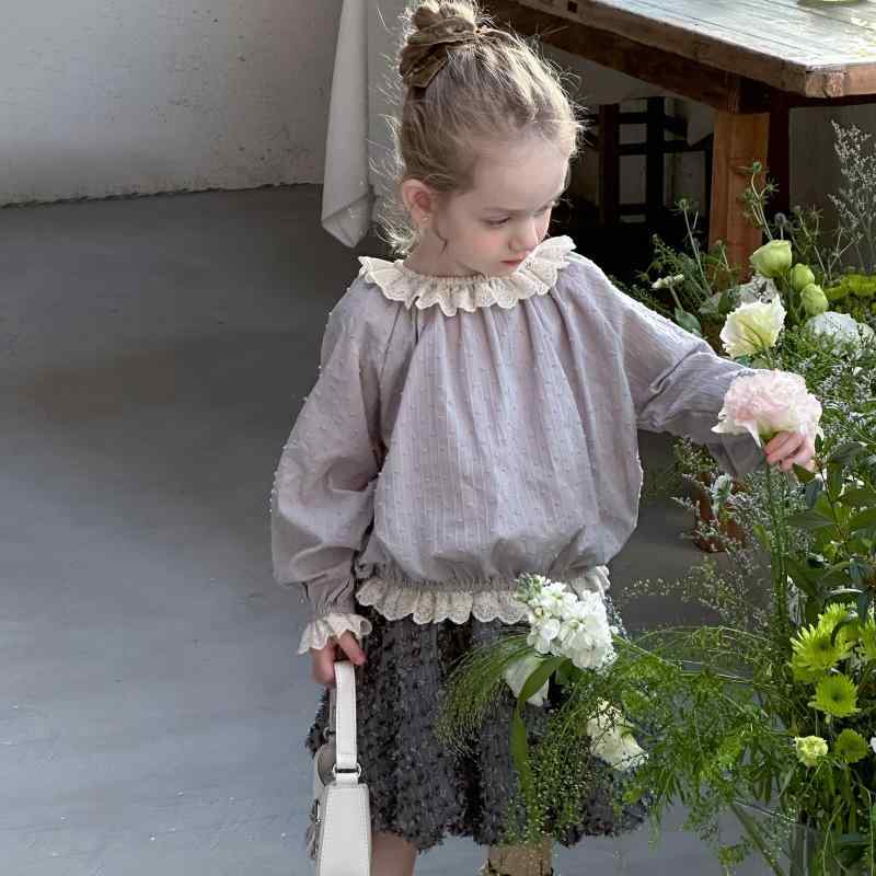 子供 春 かわいい レース フリル 付き インナー トップス 膝丈 スカート 2点セット ベビー セット スタイリッシュ 柔らかい 素材 普段使い 通学 遊び着 軽やか デザイン 女の子 向け