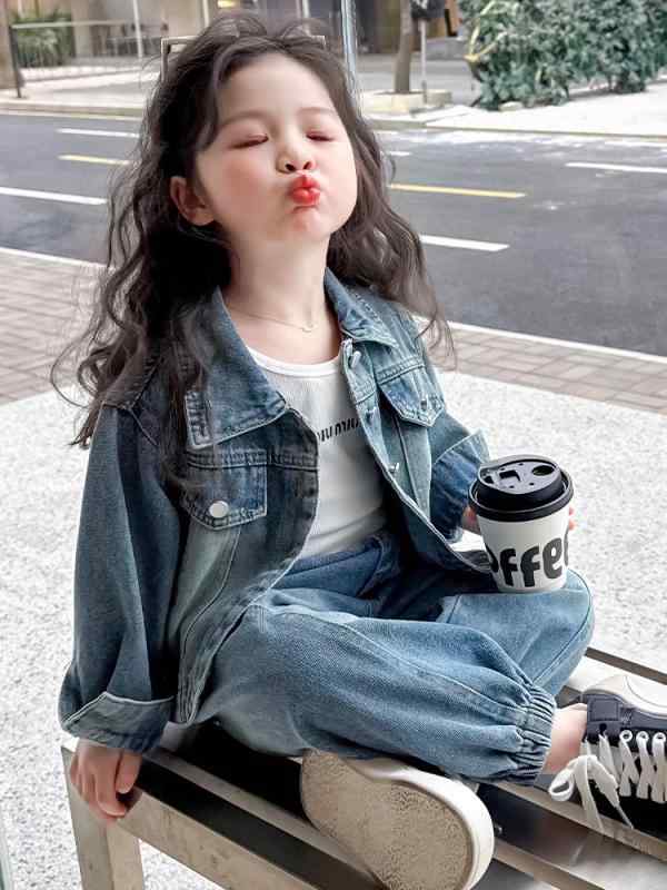 女児 春 無地 デニム カーゴ 2点セット 女の子服 ワークスタイル セットアップ 普段使い 伸縮性 素材 コットン混 軽量 デザイン