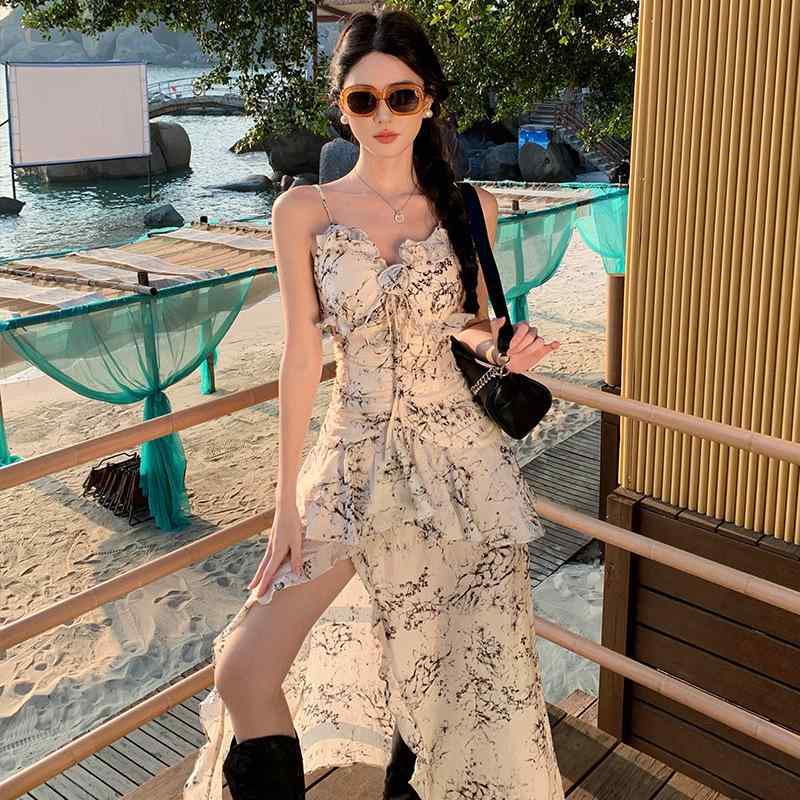 レディース 花柄 ストラップ ワンピース 夏用 レトロ ウエストシェイプ スリム 効果 シフォン ロングドレス 軽やか 素材 女性らしい シルエット 5,166円