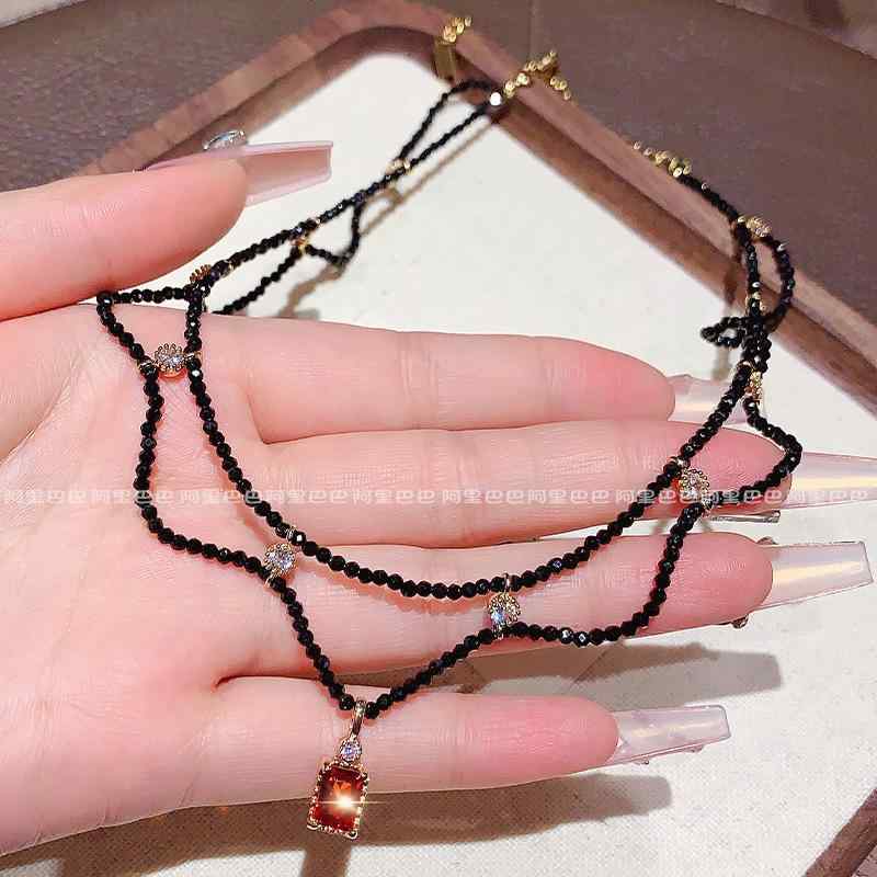 レディース ネックレス 黒 赤 水晶 レース ジルコニア ペンダント 鎖骨 チェーン ファッション アクセサリー デコルテ 装飾 輝き スタイリッシュ デザイン