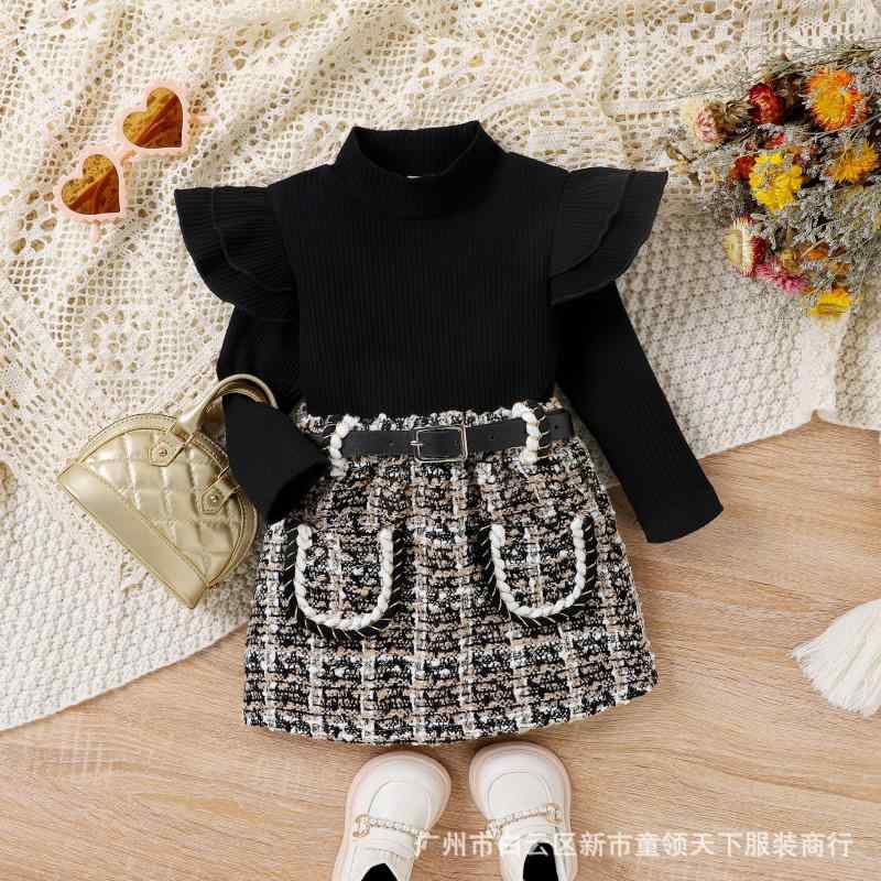 女の子 秋 黒 ストライプ ハイネック トップス チェック柄 ショートパンツ ベルト 付き 二点 セット かわいい コーディネート 伸縮性 素材 軽量