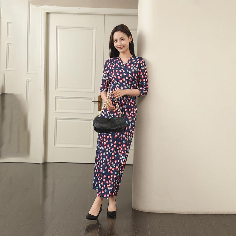ユニークで 美しい 腰を 収めて やせて いる 一 枚 式のの フランスの ワンピース PG DVF 夏の 新型の スカート