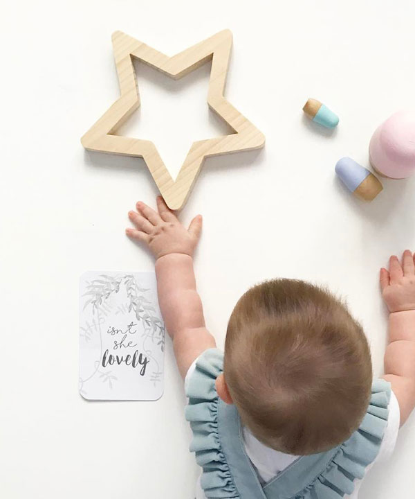 楽天市場 ウォールデコレーション 木製 星 月 雲 飛行機 ウッド 壁掛け インテリア オブジェ 雑貨 インテリア 置物 オブジェ 北欧 ホップルタウン