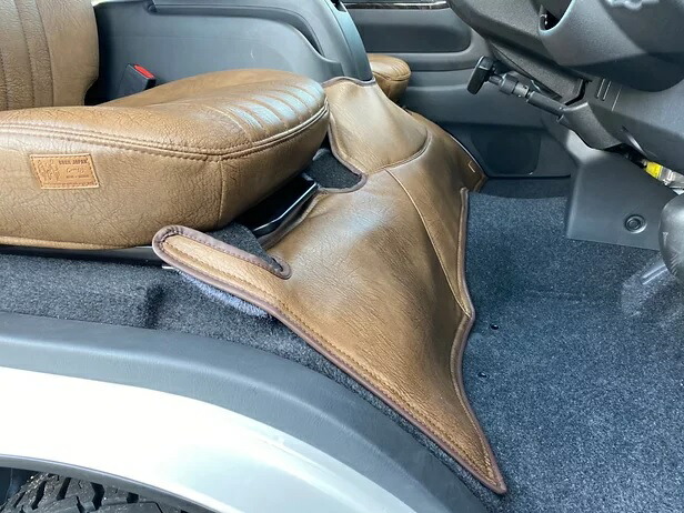 カズキオートハイエースレジアスエースダークプライムSGLアンティークエンジンフードカバーレザーkazukiautoBUANCOMFYブアンコンフィー
