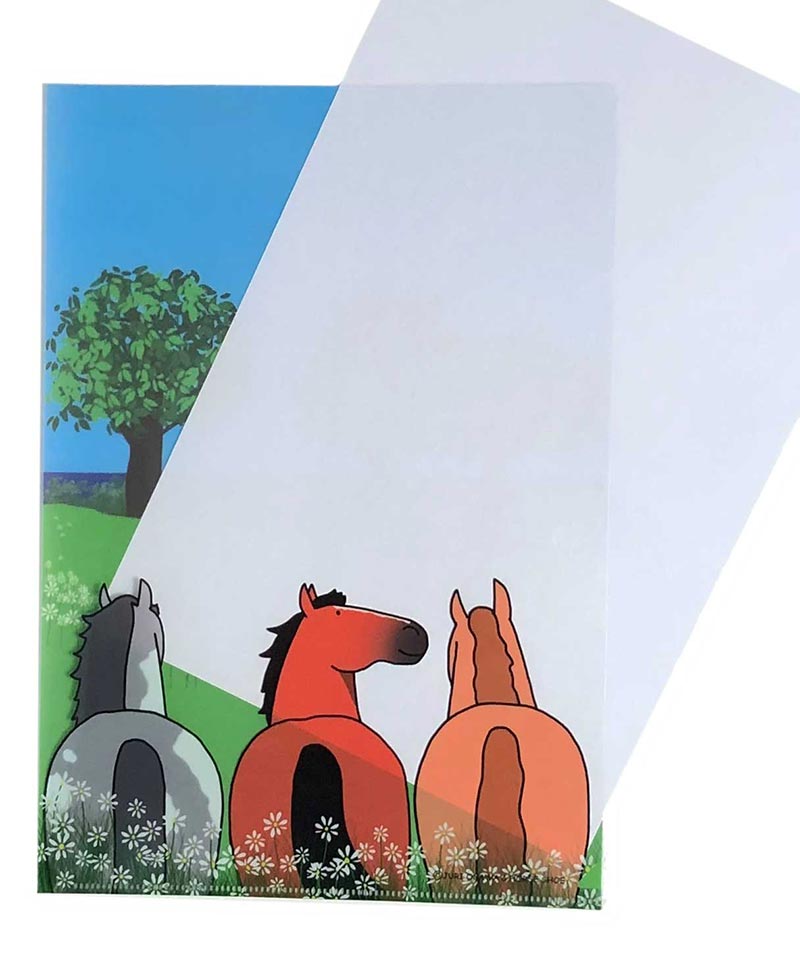 楽天市場 クリアファイル 海まで駈歩５分 おがわじゅりイラストａ４サイズ １枚入り背景が消えるマジックタイプ 馬グッズのホースシュー