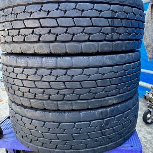 楽天市場】中古タイヤ 中古トラックタイヤ 245/70R19.5 136/134 J ダンロップ ENASAVE SP638 ミックスタイヤ 245/70/19.5  8本 大型 トラックタイヤ 中古 タイヤ 【2023年製造】 : ホルチン商事 中古タイヤショップ