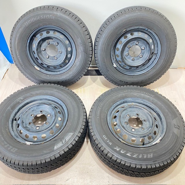 中古　タイヤ　スタッドレスタイヤ　ホイールセット　195/80R15 107/105 N LT　ブリヂストン　BLIZZAK VL10　195/80/15　4本　キャラバン用｜ホルチン商事 中古タイヤショップ