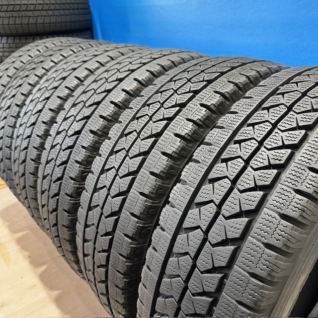 送料無料!! 8分山 スタッドレスタイヤ6本セット 225/80R17.5 123/122L 中古 ライトトラックタイヤ ダンロップ/DUNROP DECTES S001 中古スタッドレスタイヤホイール付225⁄80R17.5 123⁄122L トーヨー
