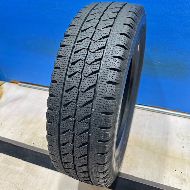 中古 スタッドレス スタッドレスタイヤ 205/60R17.5 111/109L LT ブリヂストン BLIZZAK W979 205/60/17.5 1本 単品|ホルチン商事 中古タイヤショップ
