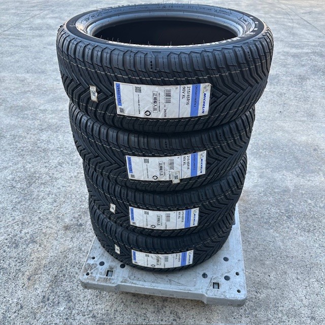 215/45R16　ミシュラン　CROSS CLIMATE 2　オールシ－ズン タイヤ　215/45/16　4本　新品未使用品　正規輸入品