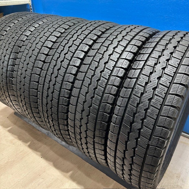 中古 タイヤ スタッドレス トラックタイヤ 215/70R17.5 118/116 N LT ダンロップ WINTERMAXX LT03 スタッドレスタイヤ 215/70/17.5 6本 トラックタイヤ|ホルチン商事 中古タイヤショップ