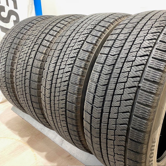 中古　スタッドレス　タイヤ　中古タイヤ　235/45R18　ブリヂストン　BLIZZAK VRX2　スタッドレスタイヤ　235/45/18　4本　18インチ　冬タイヤ｜ホルチン商事 中古タイヤショップ
