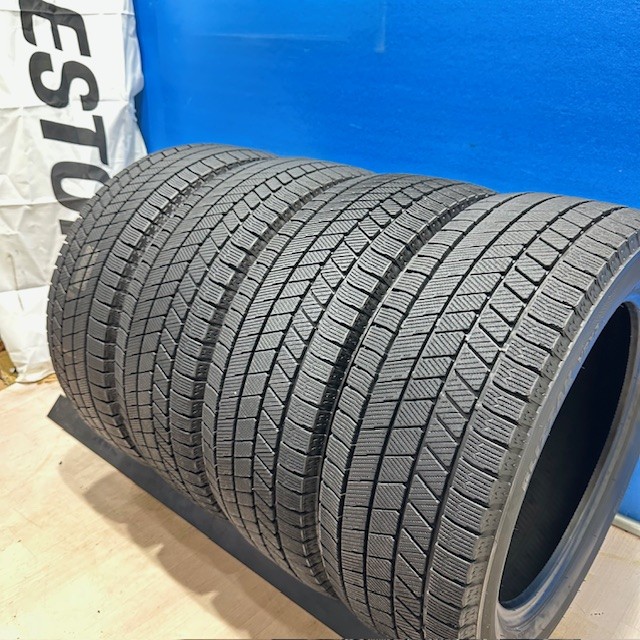 中古　タイヤ　スタッドレスタイヤ　205/55R17　ブリヂストン　BLIZZAK VRX3　スタッドレスタイヤ　205/55/17　4本｜ホルチン商事 中古タイヤショップ
