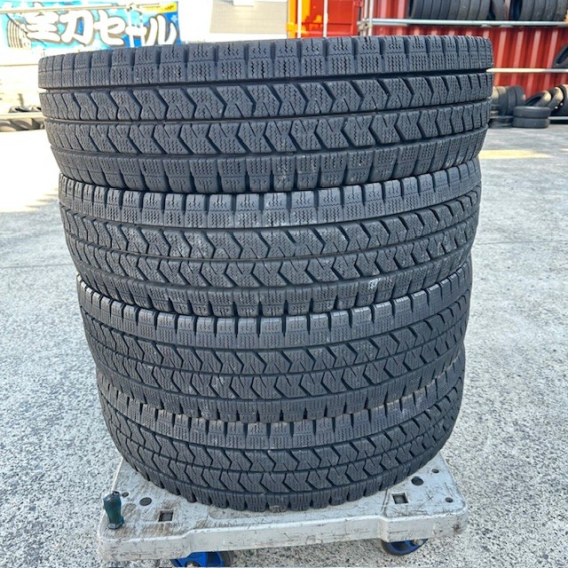 中古　スタッドレスタイヤ　トラックタイヤ　205/80R17.5 120/118 N LT　ブリヂストン　BLIZZAK W989　スタッドレスタイヤ　205/80/17.5　4本｜ホルチン商事 中古タイヤショップ
