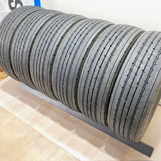 中古　 タイヤ　トラックタイヤ　215/70R17.5 123/121 J　ブリヂストン　R173　サマータイヤ　215/70/17.5　6本｜ホルチン商事 中古タイヤショップ