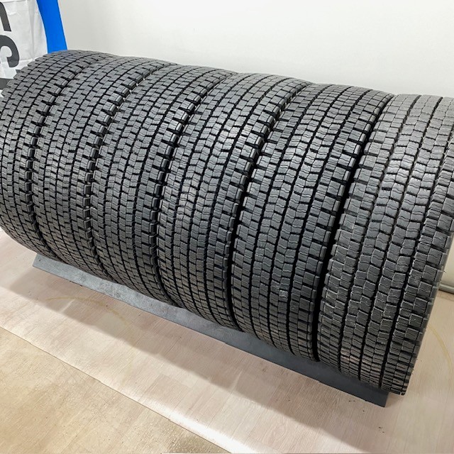 中古 トラックタイヤ スタッドレスタイヤ スタッドレス 215/70R17.5 123/121J ダンロップ DECTES SP001 スタッドレスタイヤ 215/70/17.5 6本|ホルチン商事 中古タイヤショップ