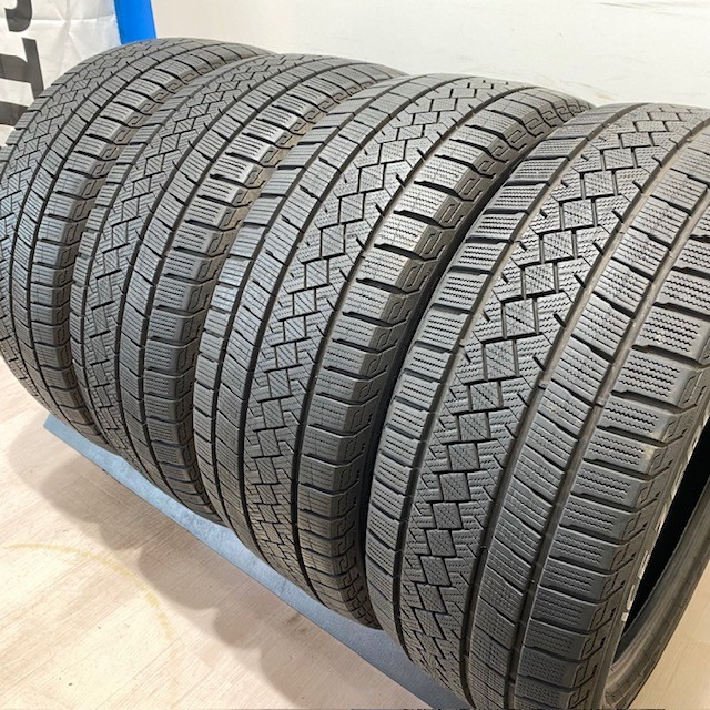中古　スタッドレス　タイヤ　中古タイヤ　225/45R18　ピレリ　ICE ZERO ASIMMETRICO　スタッドレスタイヤ　225/45/18　4本　18インチ　タイヤ｜ホルチン商事 中古タイヤショップ 31,525円