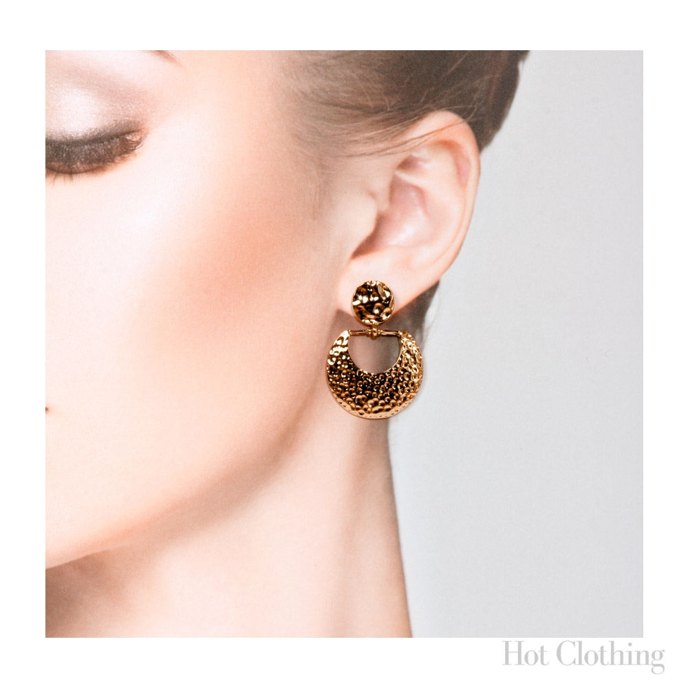 【楽天市場】ピアス ハンマード クレセント ムーン ドロップ 三日月 ジュエリー GOLD ゴールド 揺れる レディース メンズ ジェンダーレス エイジレス 金メッキ 都会的 コーディネート