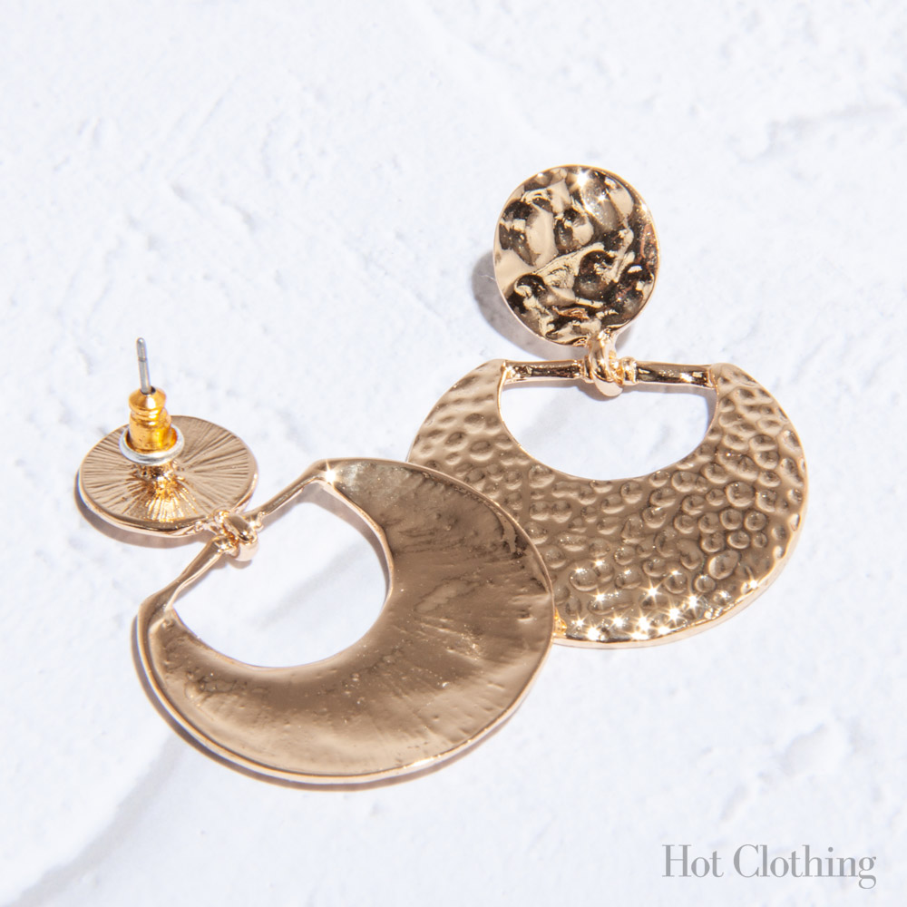 【楽天市場】ピアス ハンマード クレセント ムーン ドロップ 三日月 ジュエリー GOLD ゴールド 揺れる レディース メンズ ジェンダーレス エイジレス 金メッキ 都会的 コーディネート