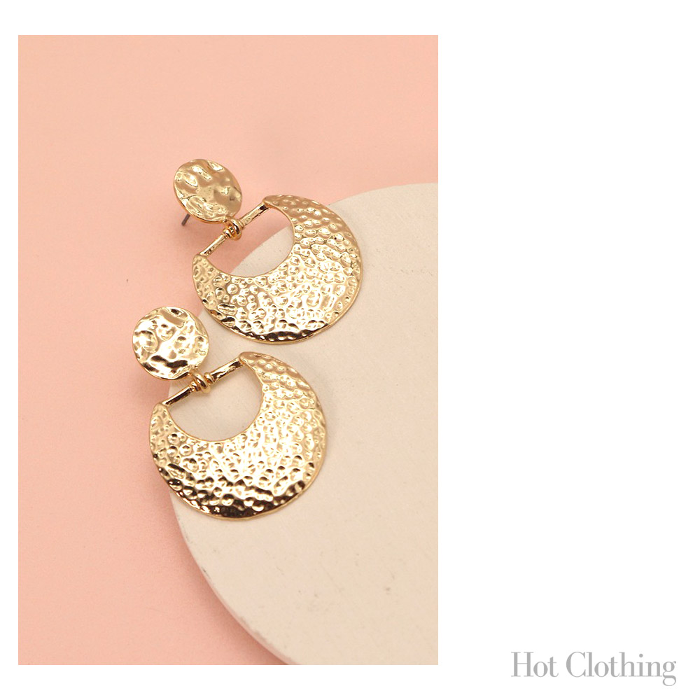 【楽天市場】ピアス ハンマード クレセント ムーン ドロップ 三日月 ジュエリー GOLD ゴールド 揺れる レディース メンズ ジェンダーレス エイジレス 金メッキ 都会的 コーディネート