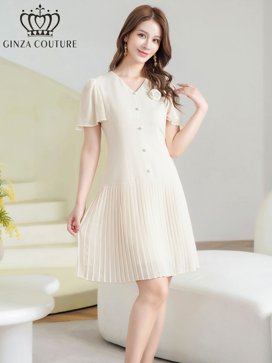 [GINZA COUTURE] 3color フリルスリーブ Vネック フラワーコサージュ ボタン 裾プリーツ Aライン ミニドレス ワンピース アイボリー ブラック ピンク 無地 シンプル きれいめ パーティー 結婚式 会食 撮影 衣装 ナイトワーク キャバクラ ビジネス 銀座クチュール LK C2999｜HotClothing LAインポート＆ドレス
