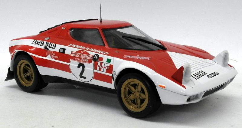 ミニカー 1/18  ランチア ストラトス  ＃2 赤白 Triple9  【取っておく商いもの】