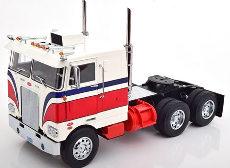 ピータービルト 352 ウィズ/ビンテージローボーイトレーラー / コイルロード ピータービルト 352 ウィズ/ビンテージローボーイトレーラー