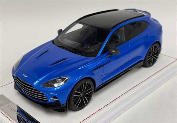 楽天市場】ミニカー 1/18 アストンマーチン DBX 赤メタリック色