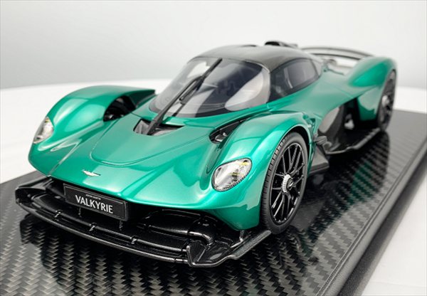 楽天市場】ミニカー 1/18 アストンマーティン ヴァルキリー ブルー色