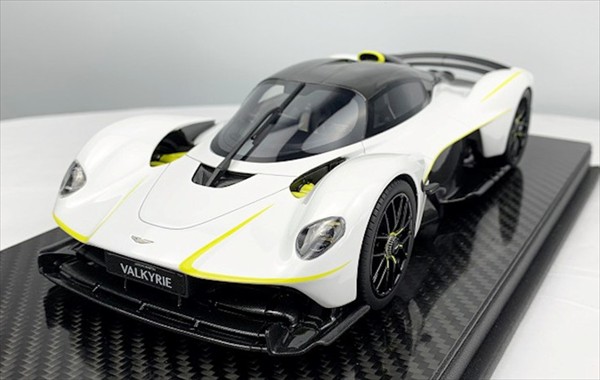 ミニカー 1/18 アストンマーティン ヴァルキリー 白いこと  アストンマーチン Frontiart【取って置く商いもの】【超滅多に無い品】