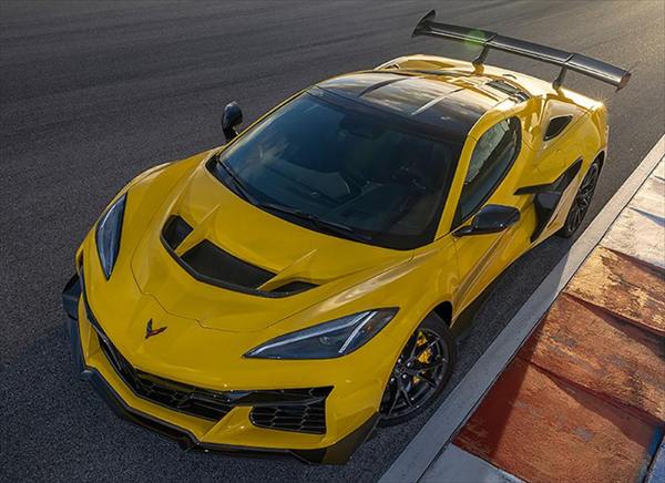 ミニカー 1/18 2025 シボレー・コルベット C8 ZR1 人並み外れた遣りかた！黄味がかった CHEVROLET  CORVETTE C8 ZR1 COUPE 2025  GTSpirit-S 【取っておく商いもの】