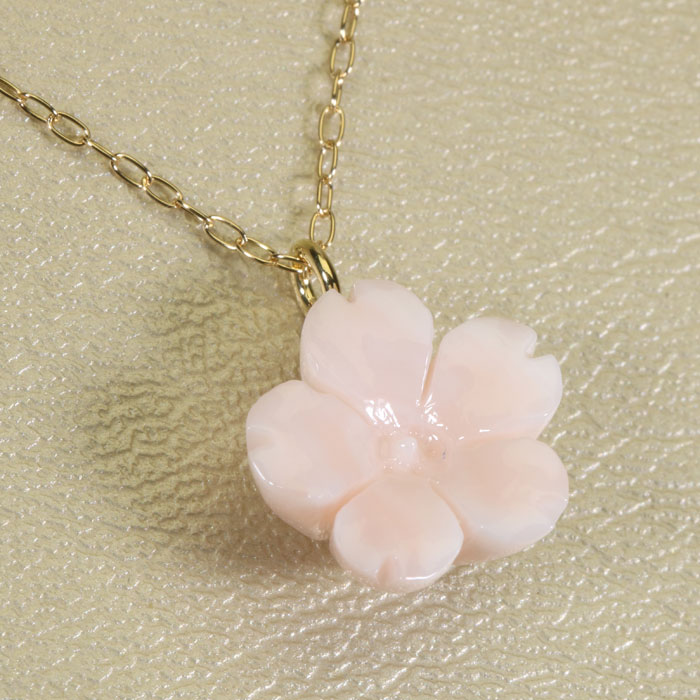 ミッド 珊瑚 ピンク ペンダント ネックレス 桜 花 一粒 K18 18金 イエローゴールド 無染色 JUNSUI レディース 女性 ファッション アクセサリー ジュエリー 珊瑚婚式 3月誕生石 ラッピング無料 送料無料 高知 土佐｜宝石珊瑚のSANSUI