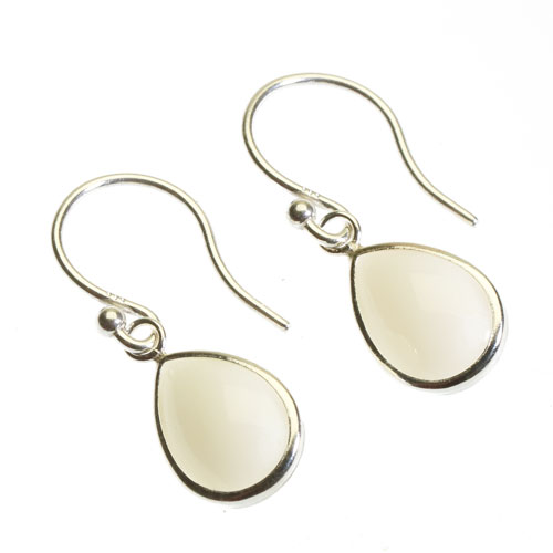 白 珊瑚 揺れる ピアス フック シルバー 無染色 SANSUI ホワイト レディース 女性 3月誕生石 天然珊瑚 sango レディース 女性 ファッション アクセサリー ジュエリー 珊瑚婚式 3月誕生石 ラッピング無料 送料無料