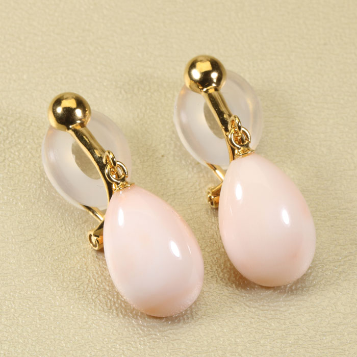 ミッド珊瑚 ピンク イヤリング クリップ シルバー しずく 無染色 SANSUI レディース 女性 ファッション アクセサリー ジュエリー 珊瑚婚式 3月誕生石 ラッピング無料 送料無料 高知 土佐｜宝石珊瑚のSANSUI 10,360円