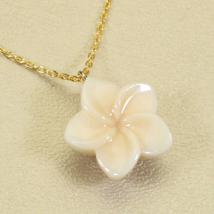 白珊瑚 ネックレス ペンダント プルメリア 花 一粒 ゴールドフィルド 無染色 SANSUI ホワイト レディース 女性 ファッション アクセサリー ジュエリー 3月誕生石 ラッピング無料 送料無料 高知 土佐