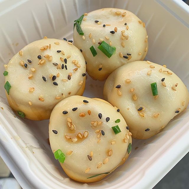 【鵬天閣】【小籠包専門店しょうろんぽう】(生)焼き小籠包【10個入り】■フライパン対応.焼き小籠包小籠包鵬天閣上海小籠包中華街中華点心中華横浜点心お取り寄せ冷凍食品敬老の日ギフト冷凍惣菜グルメ父の日誕生日内祝いお返し