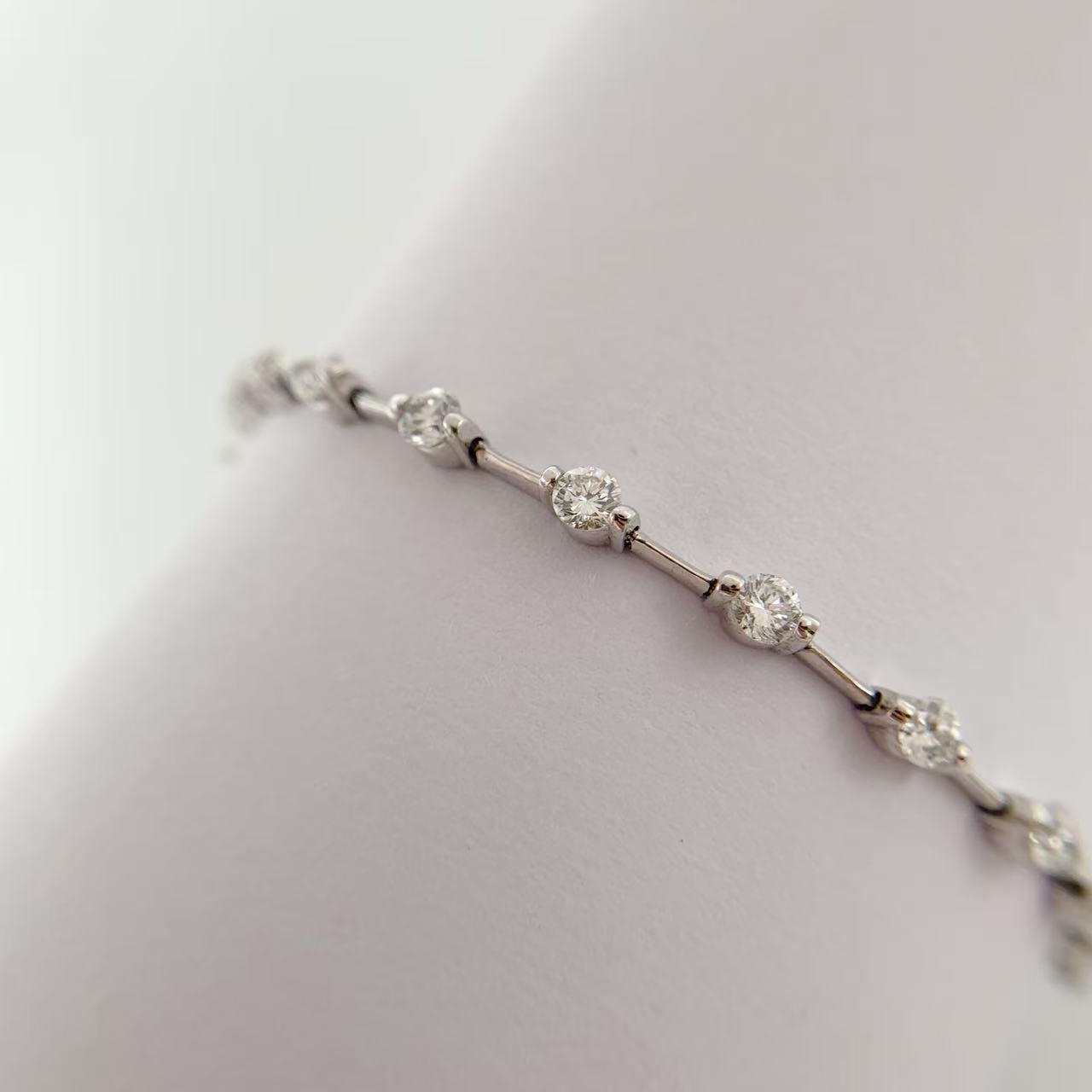 【中古】 DeBeers デビアス LINE ダイヤモンド ブレスレット レディース K18WG (750) ホワイトゴールド 2.5ct
