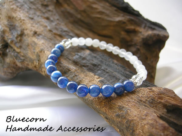 力強さ石ころ 腕輪 メンズ レディース 天然石 バイ色合い 腕輪 最御前上等品 カヤナイト爵（カイヤナイト）と お月さま石ころ ＆ 多面とり捨てる ヒマラヤ石英 バイ色合い 腕輪 カイヤナイト パワーストーンブレスレット