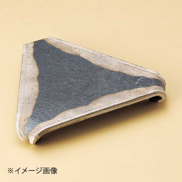 黒窯変掛け分け7.0三角高台皿(信楽焼)