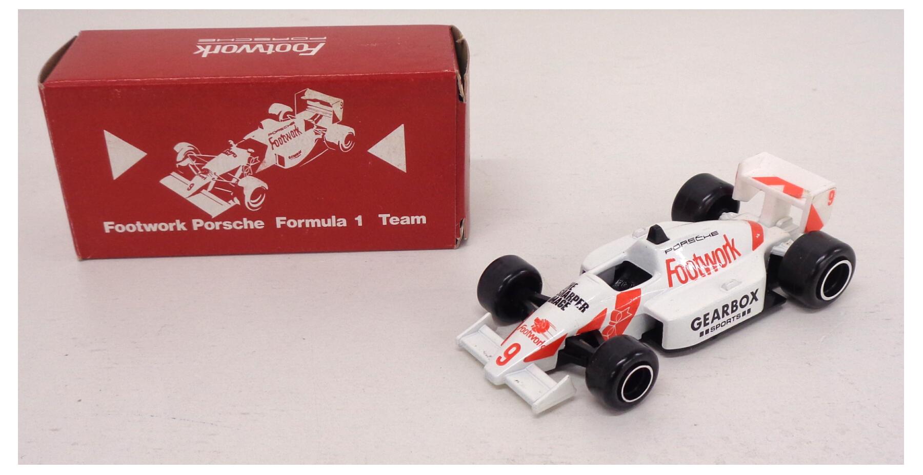 【中古】 TOMY(トミー)  <br>TOMY トミカ <br>Footwork Porsche Formula 1 Team GEARBOX 特注品 <br>【C】 <br>※外箱傷み・本体に擦れなどの傷みあり・商品の性質上多少の塗装ムラ等はご容赦ください
