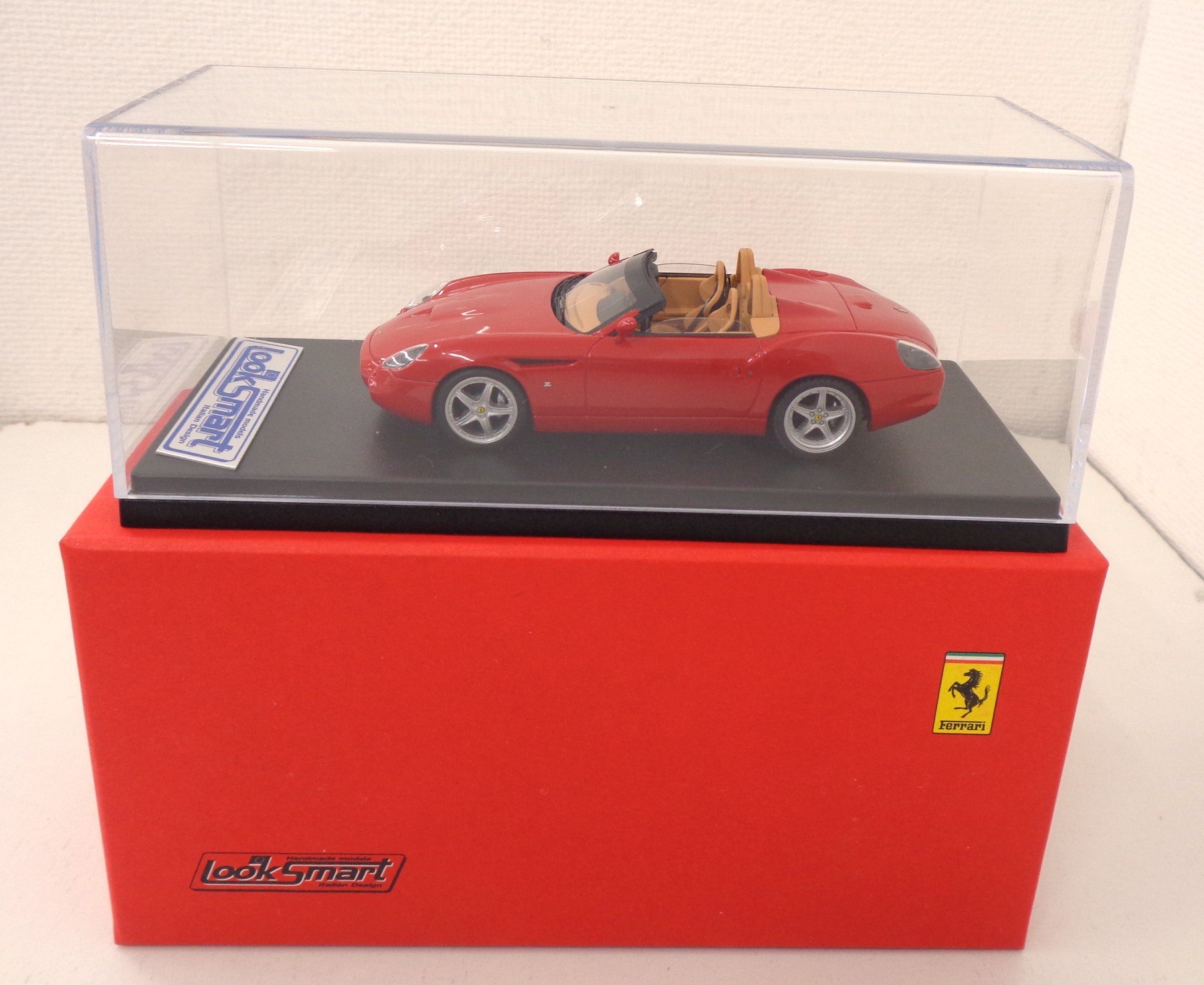 【中古】 その他 スケールミニカー(1/43) ルックスマート　LS372C　Ferrari 550 Barchetta GTZ Red 【B】 ※若干の外箱傷みあり　※商品の性質上多少の塗装ムラ等はご容赦下さい｜ホビーランドぽち　店