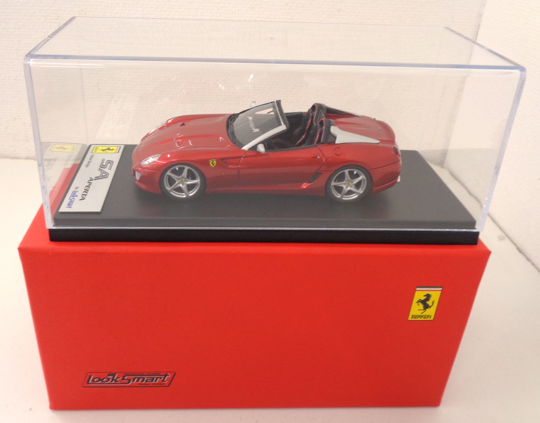 【中古】 その他 スケールミニカー(1/43) ルックスマート　LS383　 FERRARI SA APERTA Rosso Fuoco 【B】 ※若干の外箱傷みあり　※商品の性質上多少の塗装ムラ等はご容赦下さい｜ホビーランドぽち　店