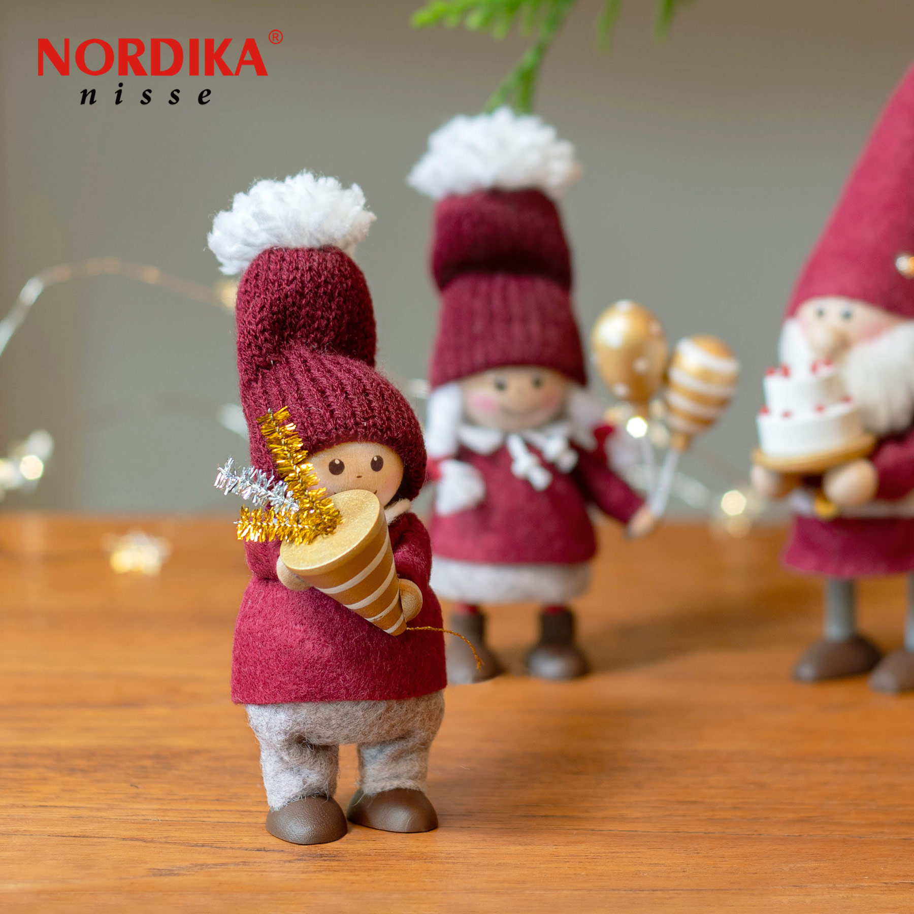 楽天市場】【送料無料】 風船を持った女の子 20th Celebration