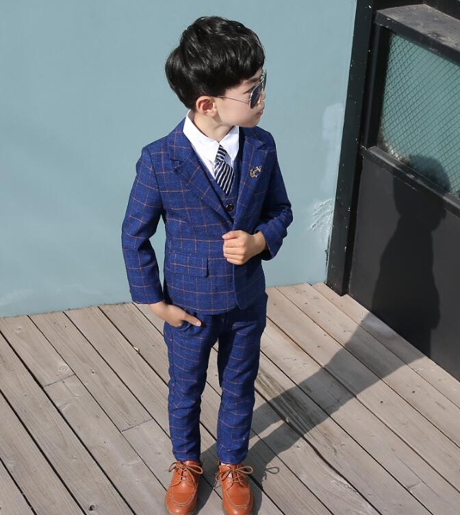 送料無料 お洒落 男の子 子供服 スーツ 4点セット フォーマル 入学式 ジュニア キッズ 男児 卒園式 入園式 結婚式 発表会 卒業式 黒 紺 90 100 110 1 130 140 150 ジャケット ズボン ベスト リボン 上下セットチェック柄スーツ カッコイイ 灰色 青 110