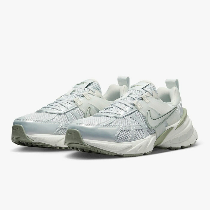 【SALE 30％OFF】NIKE（ナイキ）ナイキ V2K ラン　ウィメンズシューズ　FD0736　スニーカー　靴　PHTN DST/LT SLVR-SMM　フォトンダスト/サミットホワイト/ライトアーミー/ライトシルバー｜HULLE店
