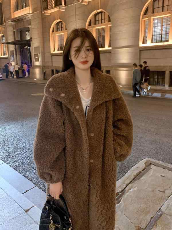冬 ファーコート ラムファー 羊毛フェイク 毛皮一体 立ち襟 中長丈 ゆったり アウター 暖か シルエット｜新風堂