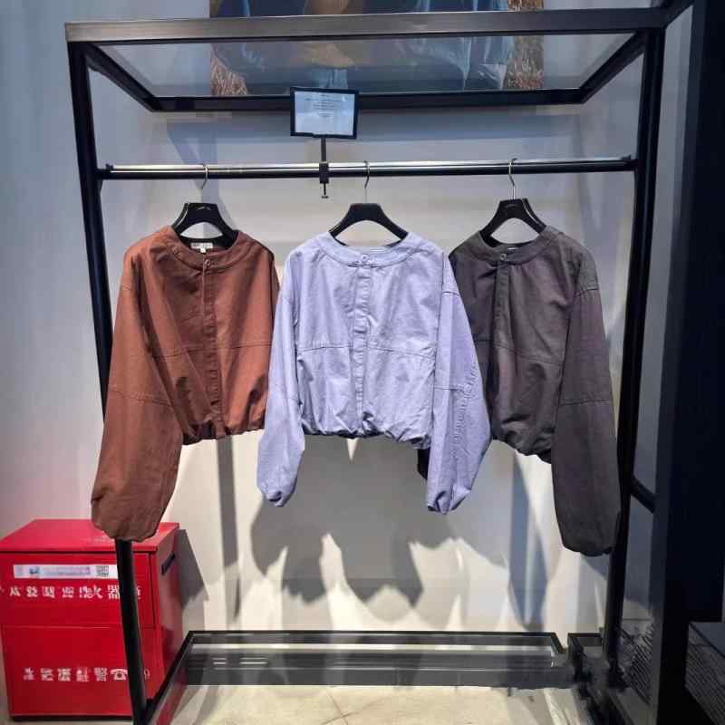 春 レディース シャツ ジャケット シンプル ショート丈 ウエストシェイプ カジュアル トップス アウター 軽量 通勤 普段使い 綿混 ビッグシルエット Vネックx2