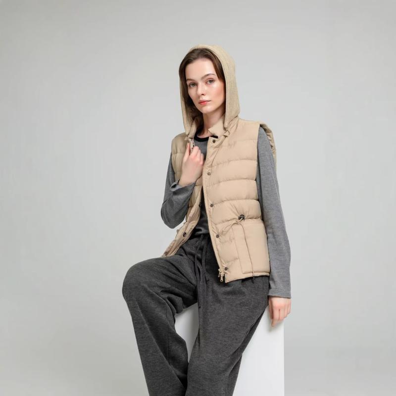女性用 ダウンベスト ニット 切り替え フード付き ホワイトグースダウン 軽量 薄手 ショート丈 ストレートシルエット 冬用 暖か 保温 普段使い|新風堂