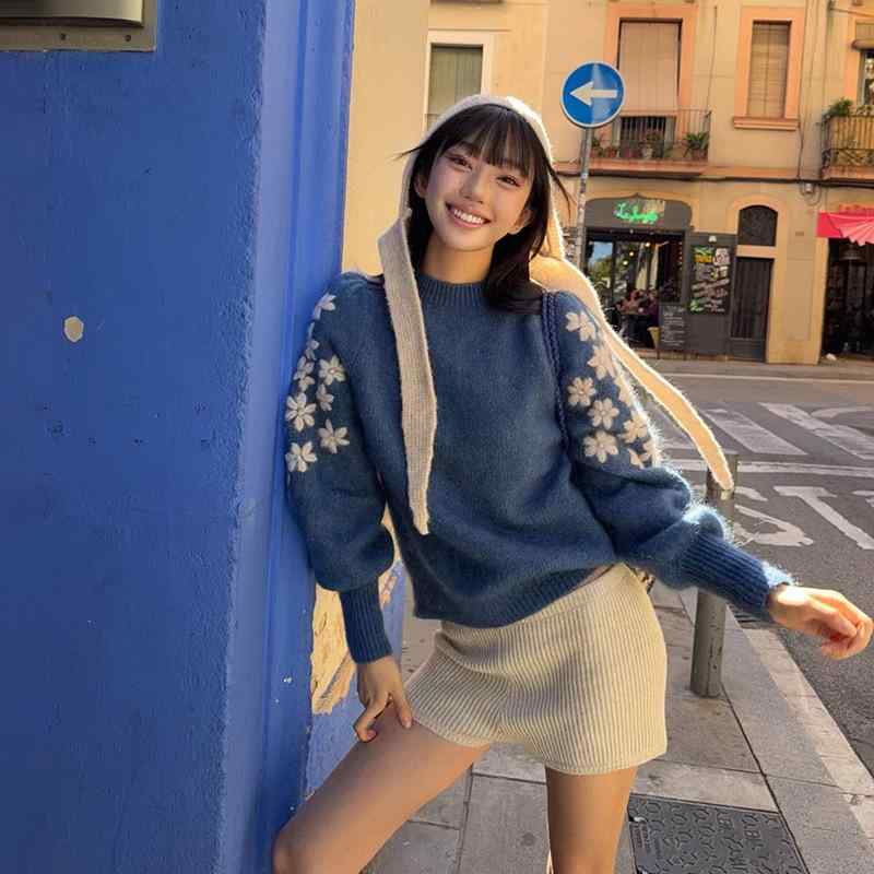 レディース セーター 秋冬 かわいい 立体花柄 クロシェ編み 柔らか素材 伸縮性 プルオーバー 丸首 裾絞り 暖か ニットトップス