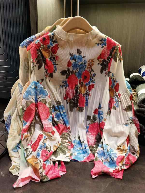 春夏 レディース パフスリーブ ゆったり 花柄 プリーツ Tシャツ リゾート風 上品 普段使い 軽量 コーディネート トップス 伸縮性